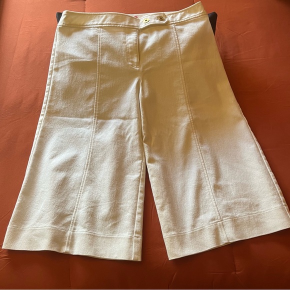 Latina white 2 piece ladies cropped Gaucho pants suit, excellent condition! - Picture 5 of 5